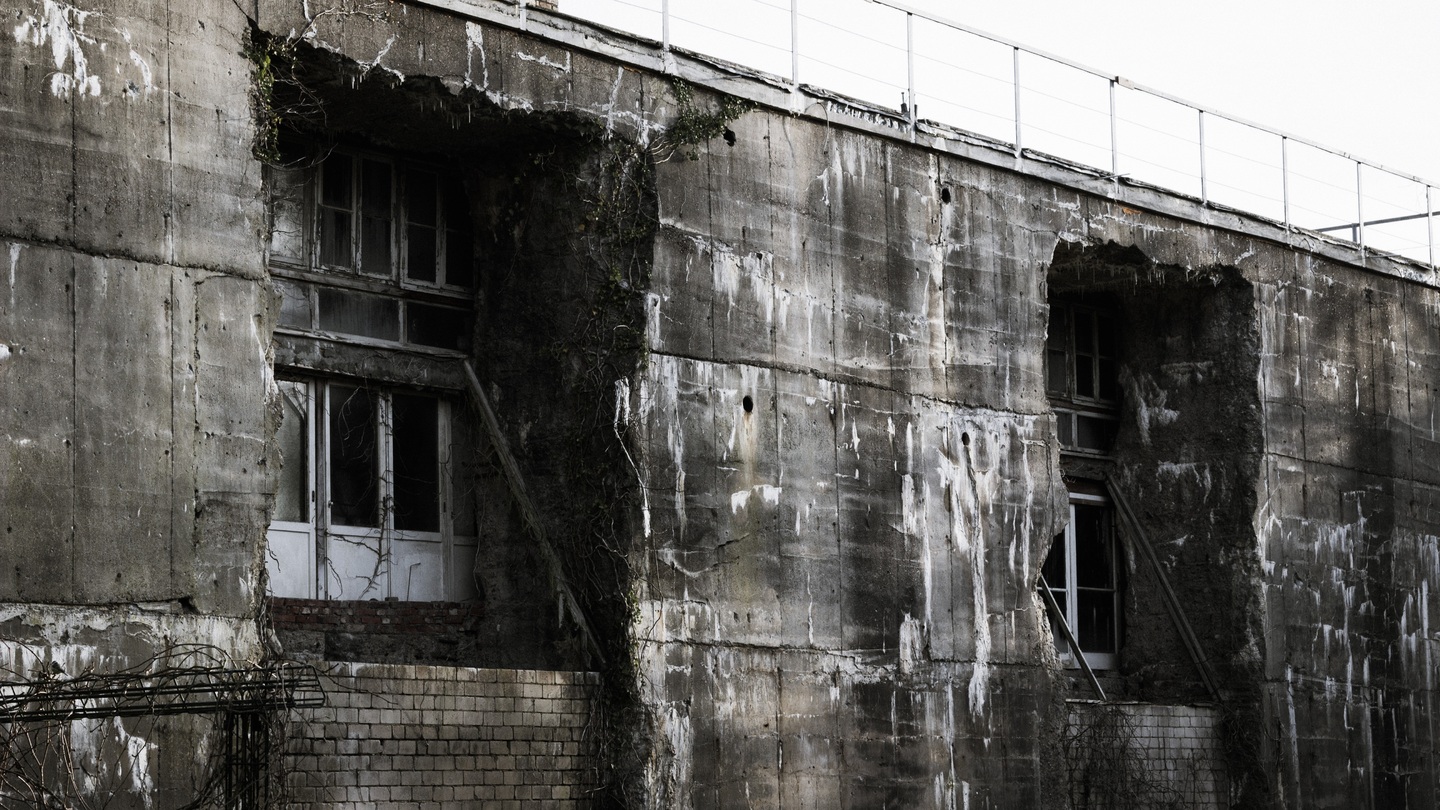 Ruined alleyway